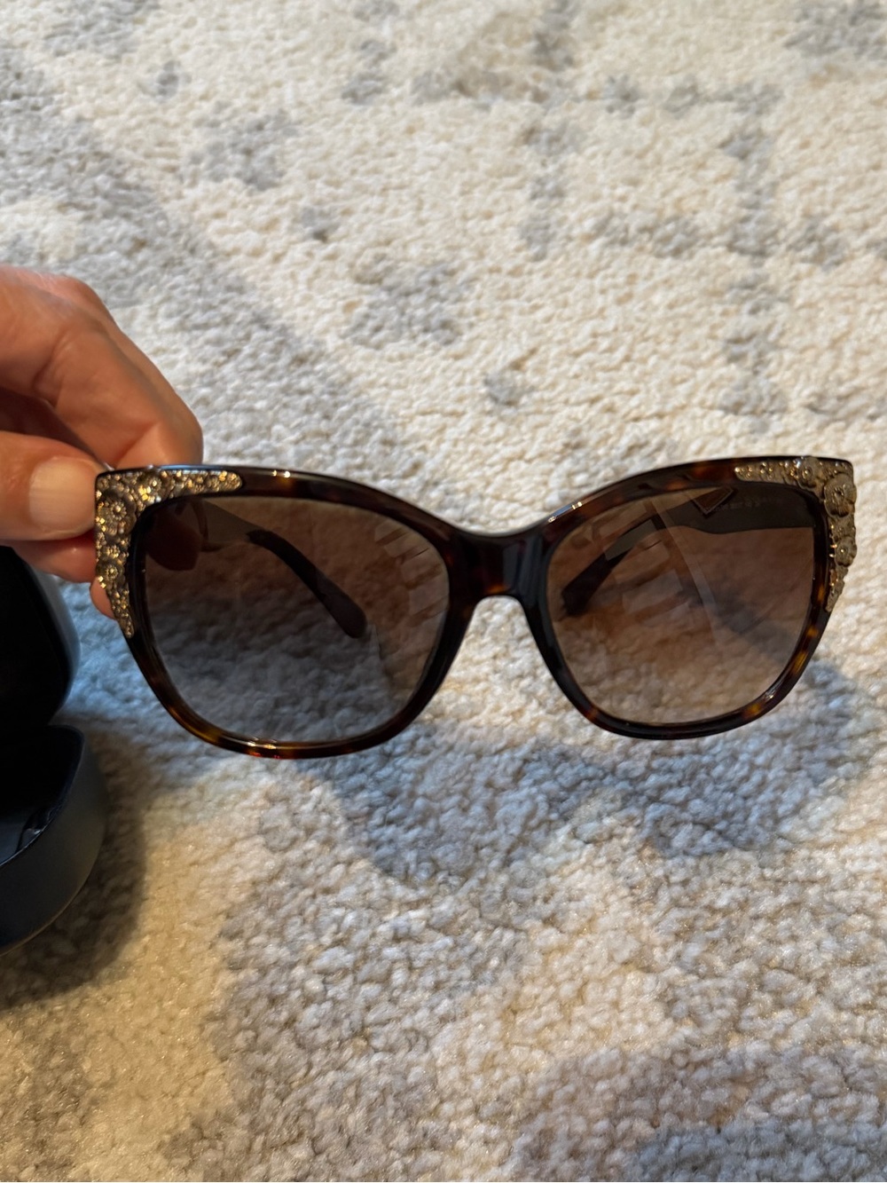COACH EUC Women's Brown Sunnies with Gold Floral Accent - Picture 6 of 8
